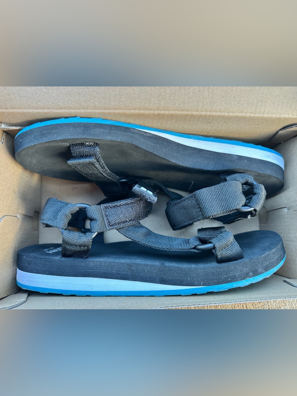 Hurley Black and Blue Strapped Sandals